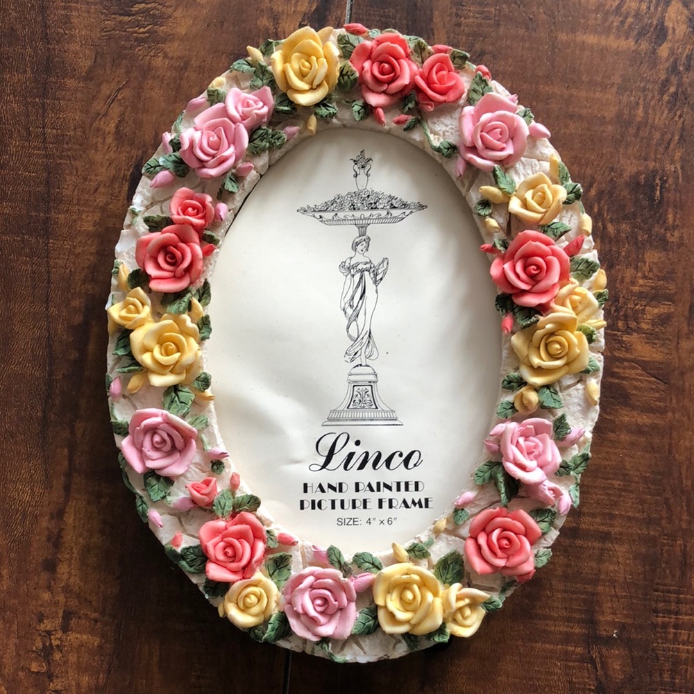 Linco Hand-Painted Floral Oval Frame 4x6 3D Astatic Soft Color Roses Romantic